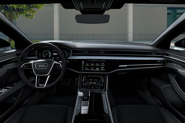 アウディA8が大幅アップデート。S lineスタイリング／インテリア